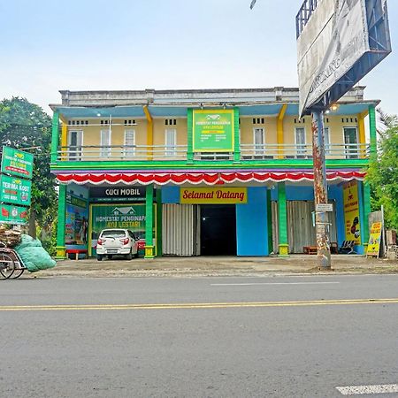Oyo 91825 Ayu Lestari Homestay Nganjuk Bagian luar foto