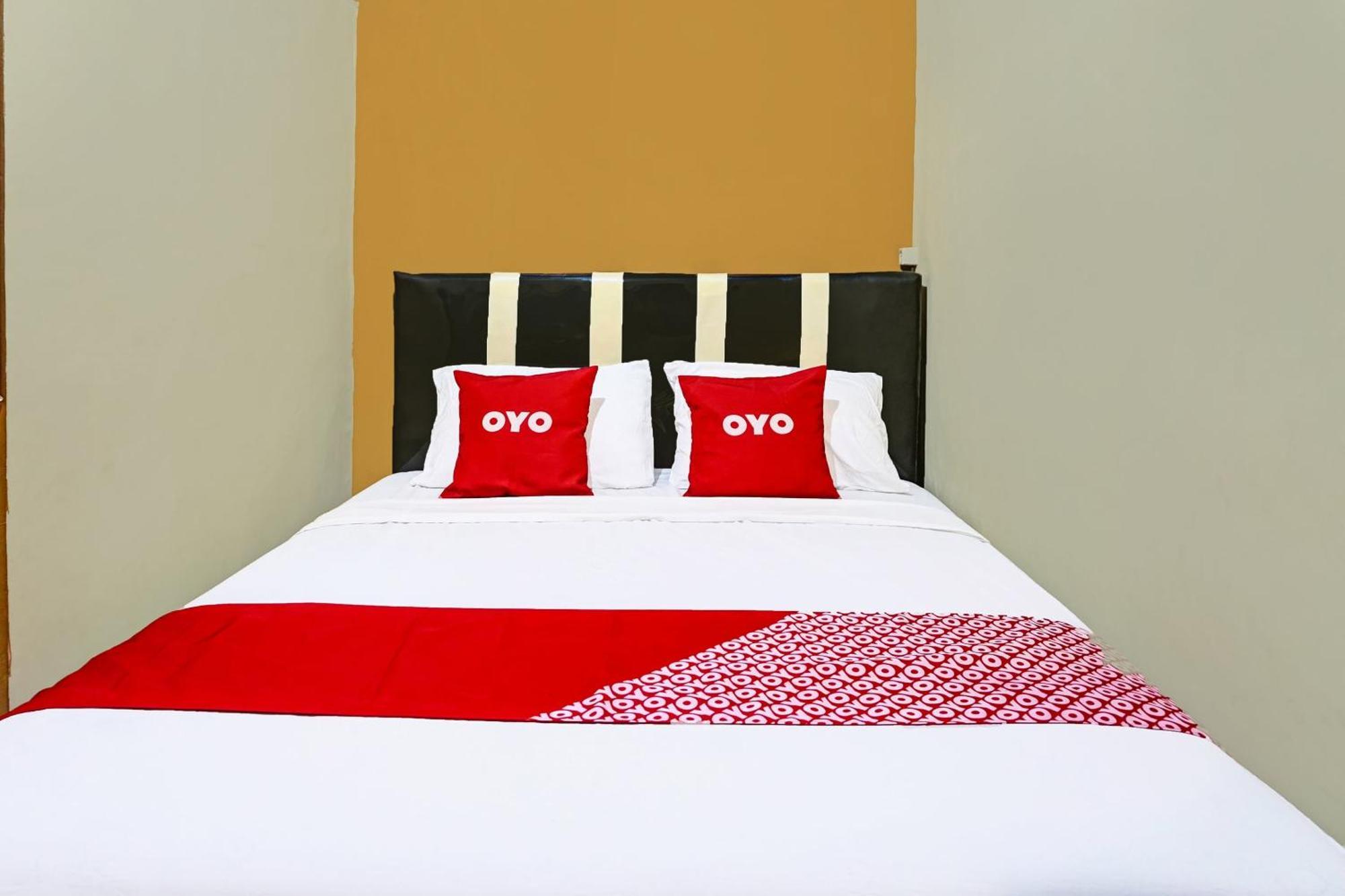 Oyo 91825 Ayu Lestari Homestay Nganjuk Bagian luar foto