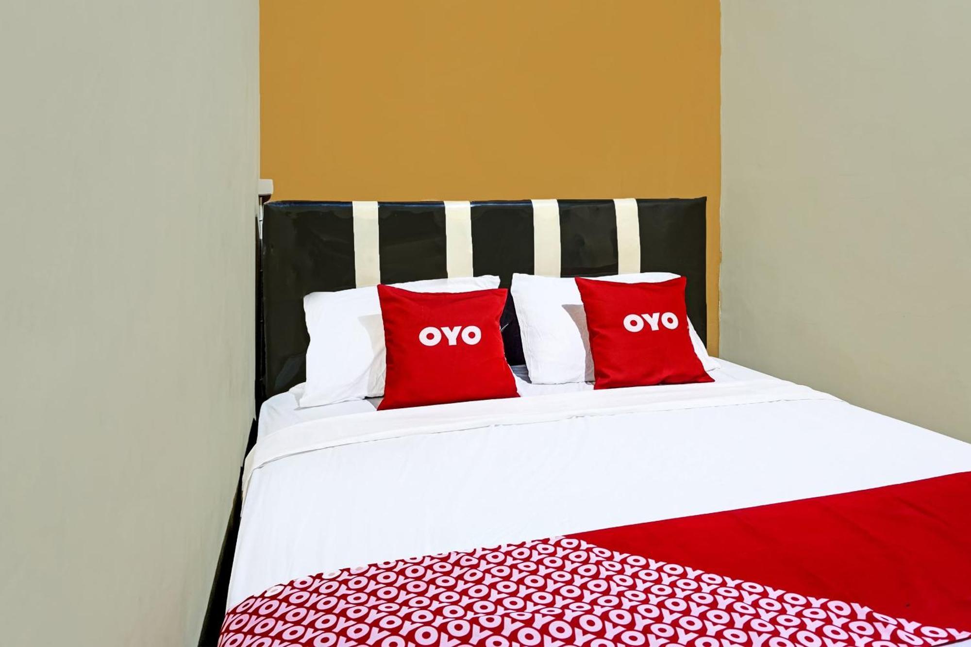 Oyo 91825 Ayu Lestari Homestay Nganjuk Bagian luar foto
