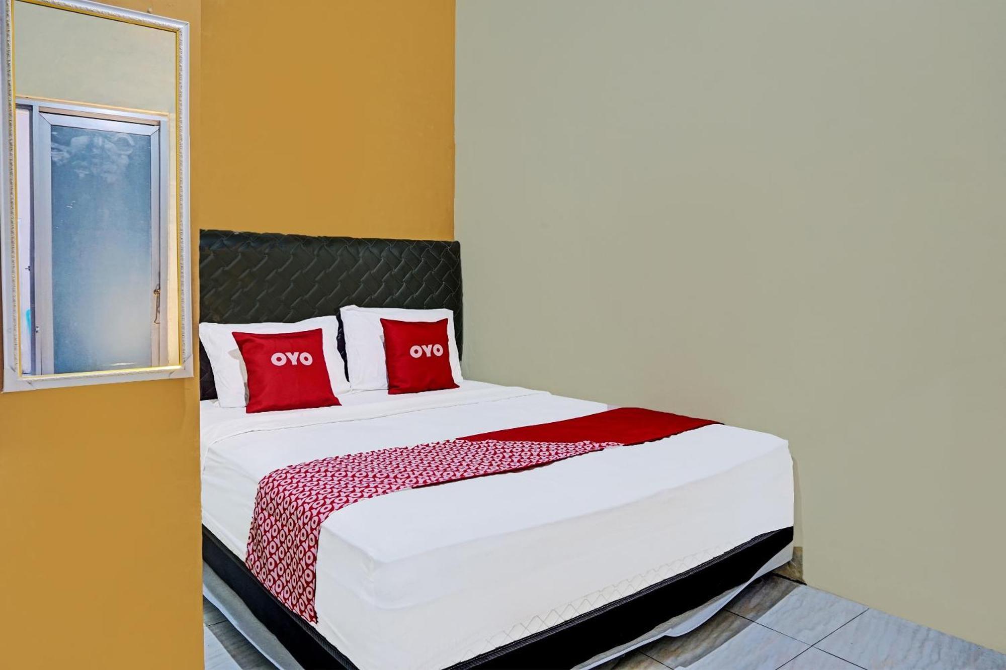 Oyo 91825 Ayu Lestari Homestay Nganjuk Bagian luar foto