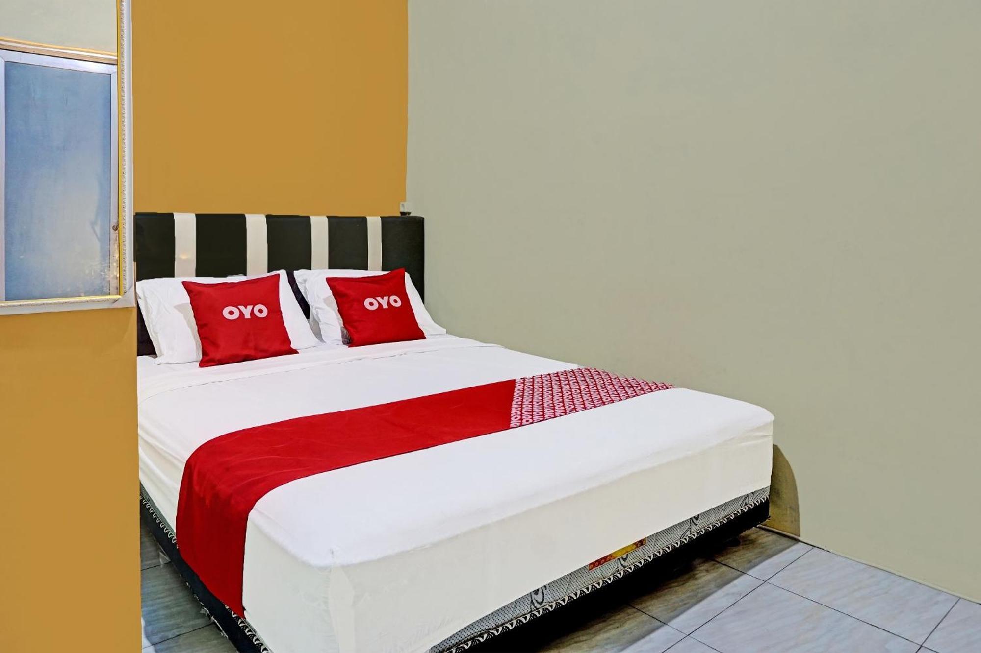 Oyo 91825 Ayu Lestari Homestay Nganjuk Bagian luar foto