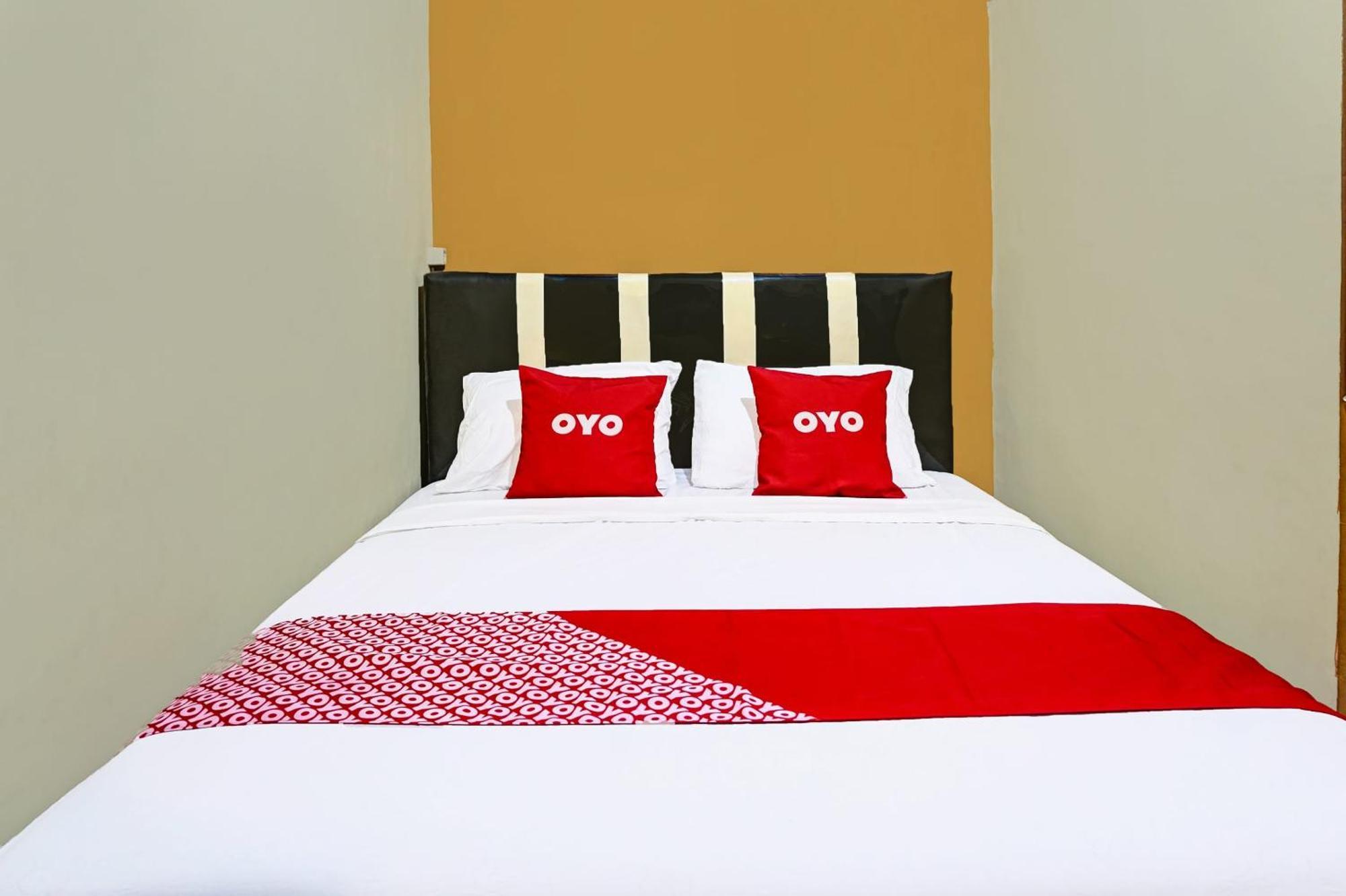 Oyo 91825 Ayu Lestari Homestay Nganjuk Bagian luar foto