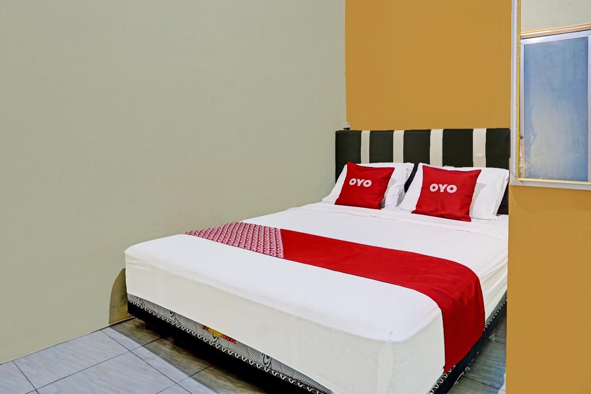 Oyo 91825 Ayu Lestari Homestay Nganjuk Bagian luar foto